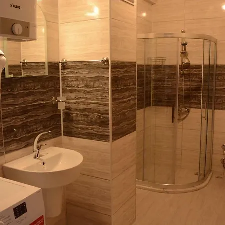 Uc Piramit Butik Apart 3*