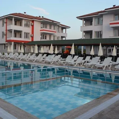 Uc Piramit Butik Apart 3*